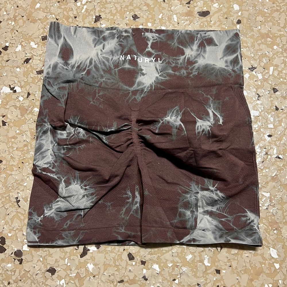 NATURYL by Nikyee Heaton Booty Scrunch Tie Dye Athletic Shorts Brown Blue Sz S